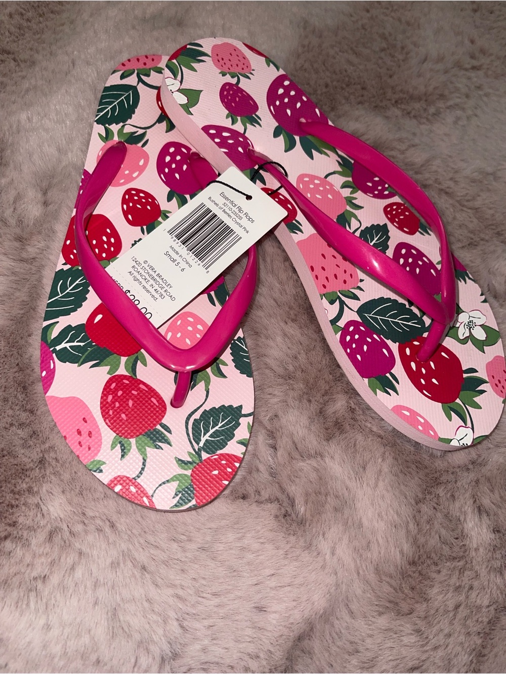 Vera Bradley size 6 NWT Women’s Pink Strawberry-Print Flip Flops